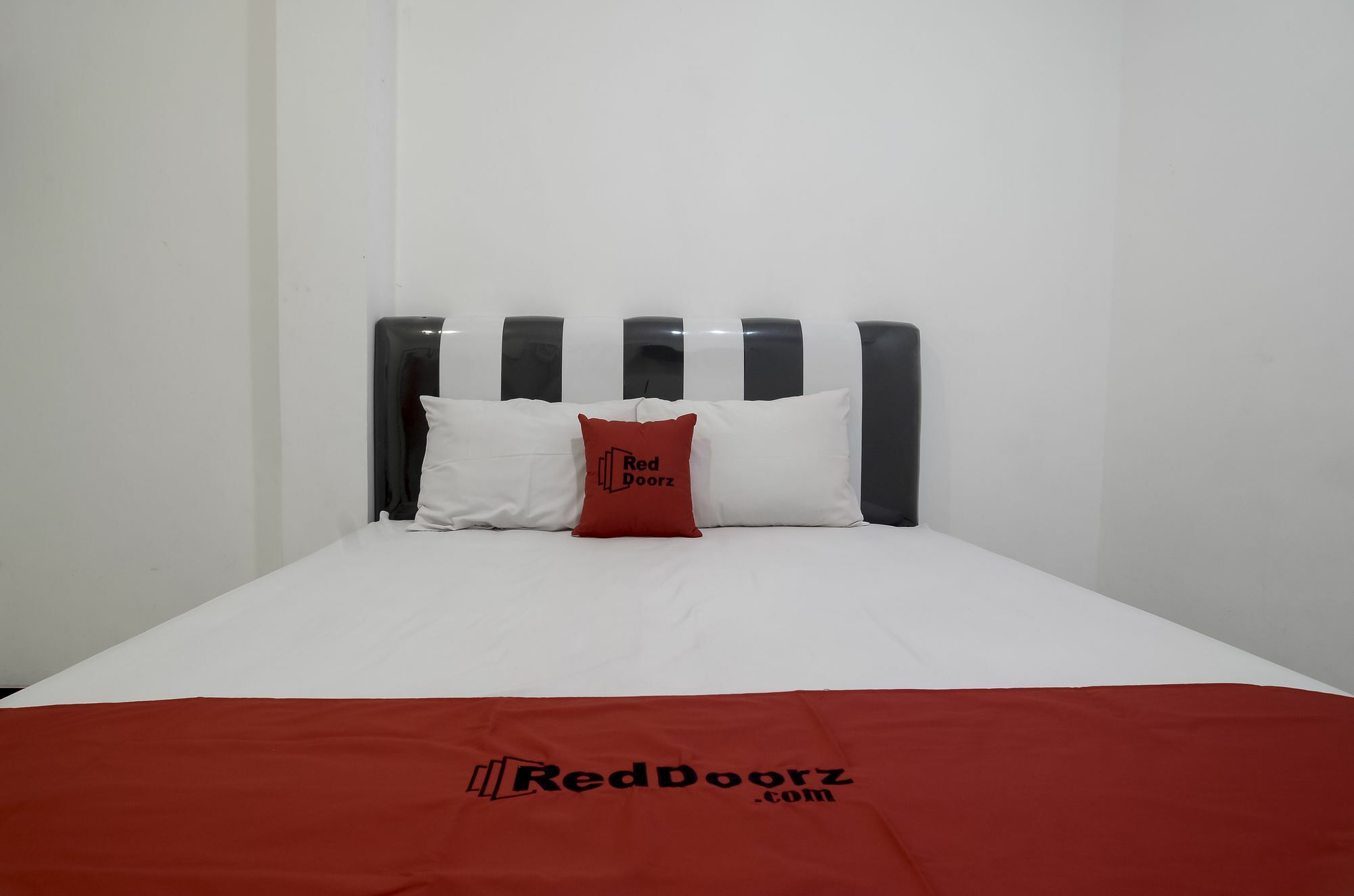 Reddoorz Near Poncol Station Hotel เซอมารัง ภายนอก รูปภาพ